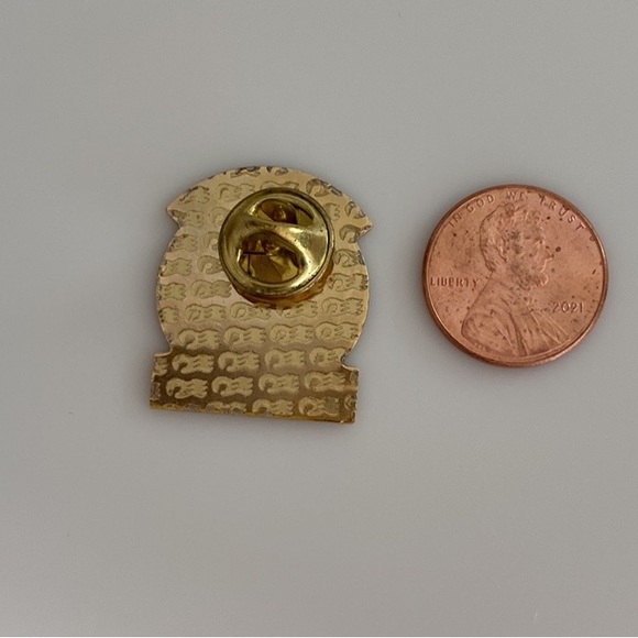 VTG Princess Cruise Ship First Officer The Captain’s Circle Lapel Pin Souvenir - Picture 6 of 7